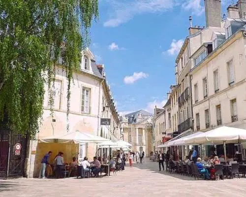Self guided tour with interactive city game of Dijon
