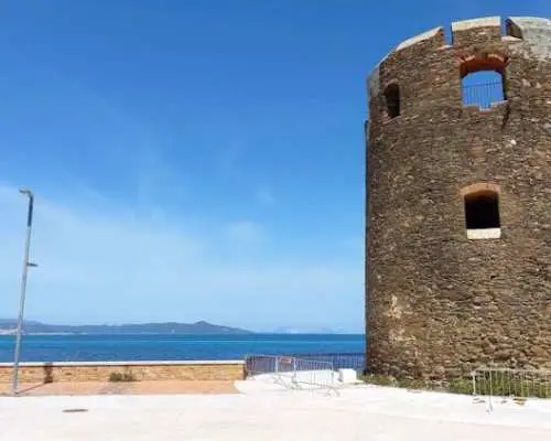 Tour tham quan các bãi biển phía Đông Bắc Sardinia, bao gồm thời gian tự do và kem.