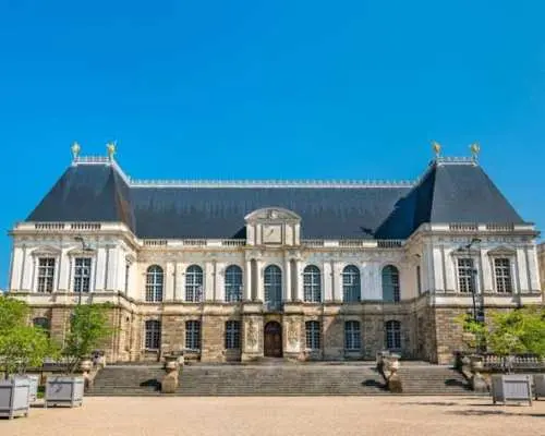 Rennes city highlights walking tour with a local guide