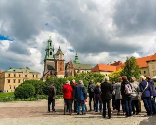 Spanish Guided Tour to Wawel Highlights