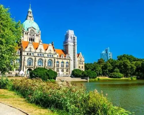 Hannover city walking tour in 2 hours with a local