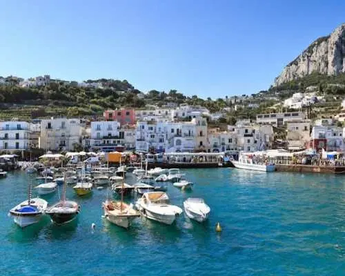 Bus transfer from Rome to Sorrento with a tour leader
