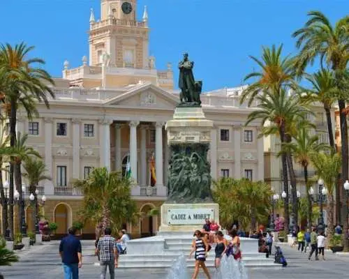 Guided tour of medieval Cadiz landmarks and history