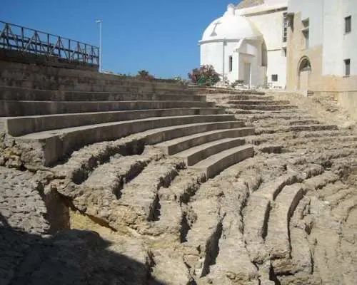 Guided tour of medieval Cadiz landmarks and history