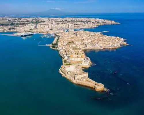 Full-Day Siracusa and Ortigia Guided Tour from Taormina