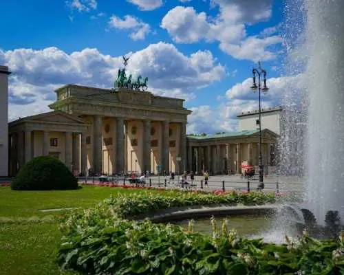 Berlin DeJa Vu Museum ticket and city walk audio tour