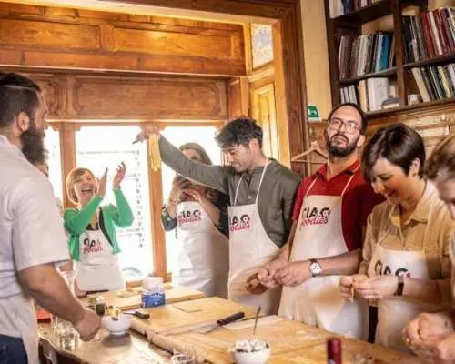 義大利麵愛好者烹飪課：餛飩、寬麵條和提拉米蘇