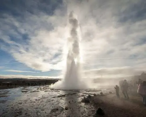 Small group Golden Circle tour with Kerið crater and Friðheimar farm