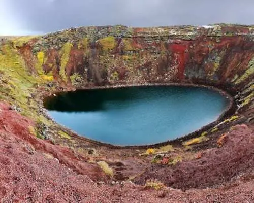 Small group Golden Circle tour with Kerið crater and Friðheimar farm