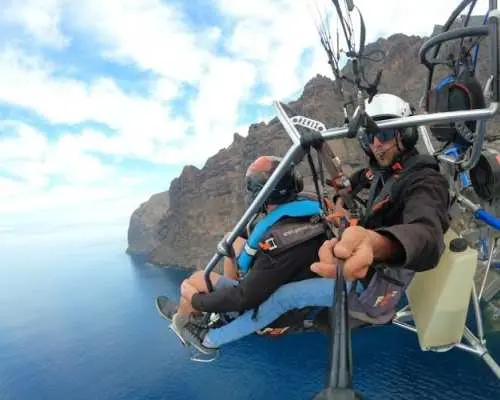 Paratrike journey over Los Gigantes