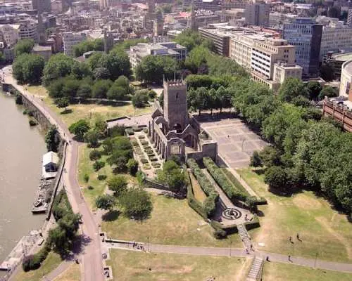 Explore the best of the Old City of Bristol on a self-guided audio tour