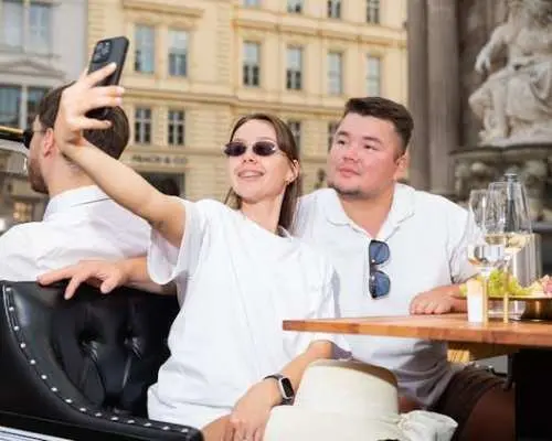 Vienna private evening tour on a vintage car with dinner