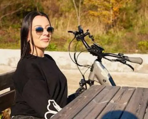E-bike ride with Vesuvian vineyards and wine tasting
