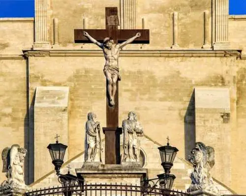 Avignon self-guided walking tour with audio app