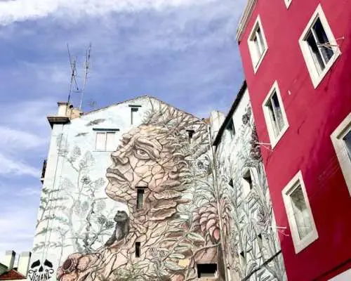Self-guided discovery walk in Lisbon