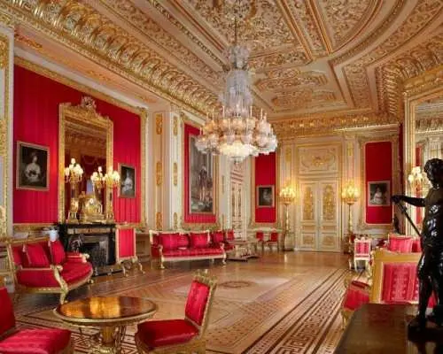 Stonehenge and Windsor Castle guided tour from London