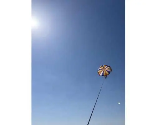 【北谷発】空と海を1日で制覇！美ら海を空中散歩＆海底探検！贅沢すぎるブルー・パラダイスツアー（パラセーリング×体験ダイビング）写真無料