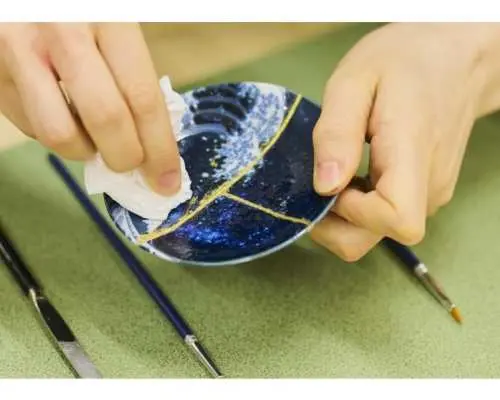 [Tokyo, Shinjuku] Beginners welcome! Experience the traditional Japanese art of Kintsugi (gold repair).