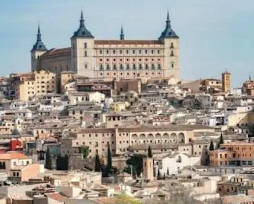 Toledo và Segovia nhìn từ Madrid
