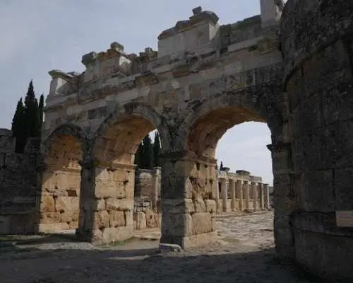 Daily guided Pamukkale tour with pick-up from Denizli Airport