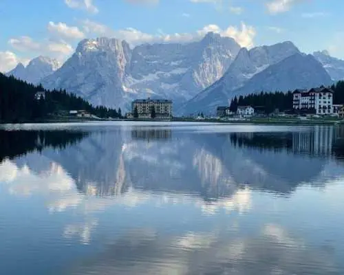 Private day trip to Lake Braies and Cortina d'Ampezzo from Innsbruck