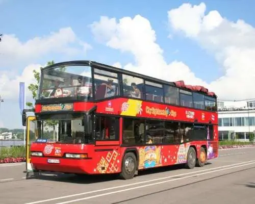 Riga 24 or 48-hour hop-on hop-off sightseeing bus tour