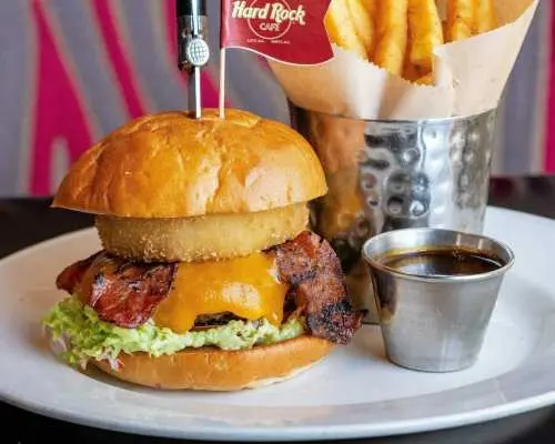 ประสบการณ์การรับประทานอาหารที่ Hard Rock Cafe ไทม์สแควร์ นิวยอร์ก