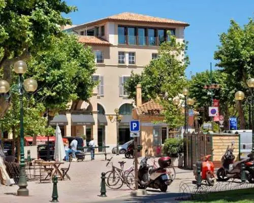 Take a guided tour around Saint-Tropez with a local
