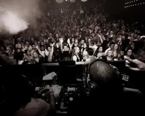 Amsterdam Nightlife Ticket with a bottle of Champagne