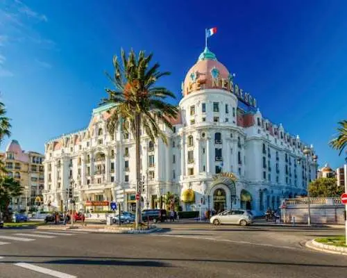 Nice self-guided walking tour with audio app