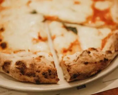 Family-friendly pizza-making experience in Trastevere
