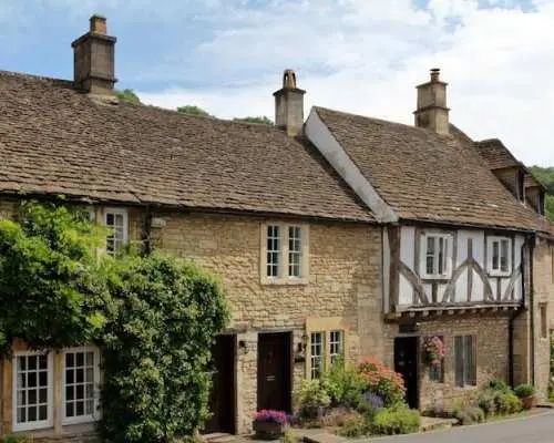 Stonehenge and the Cotswolds Guided Tour from Bristol