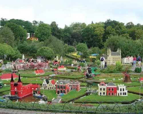 LEGOLAND® Windsor tickets with roundtrip transport
