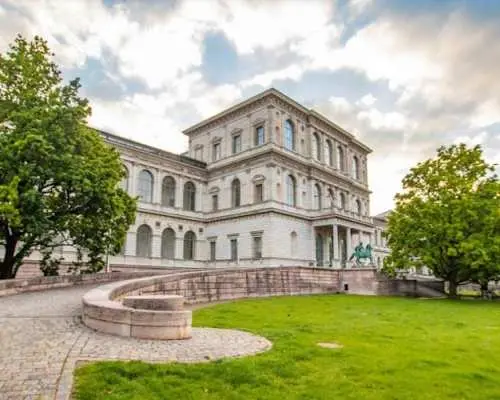 Munich's most photogenic spots tour with a local guide