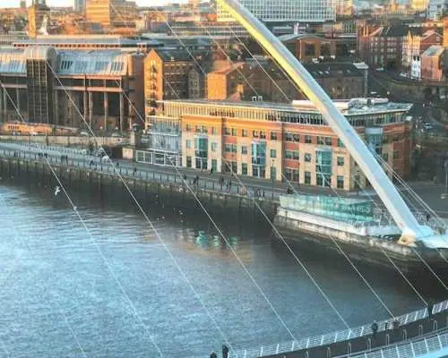 Newcastle 1-hour tour with a local