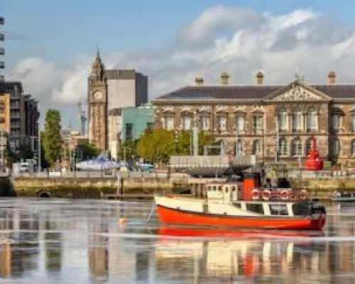 Explore the best of Belfast on a self-guided audio tour