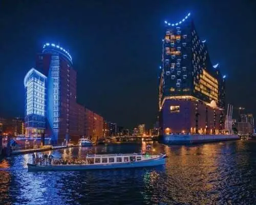 Hamburg evening lights cruise