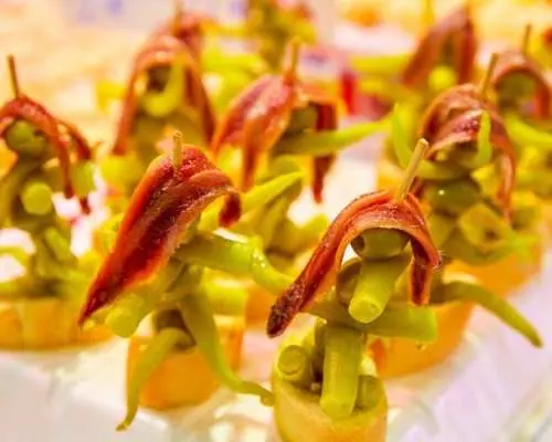 Pintxo tasting paired with Spanish wines in Bilbao