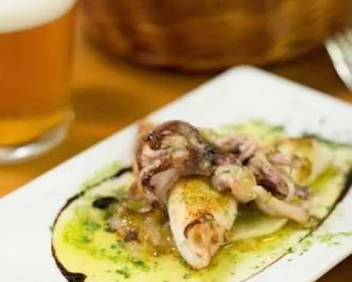 Pintxo tasting paired with Spanish wines in Bilbao