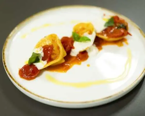 Fresh pasta and tiramisù cooking class with wine pairing in Milan