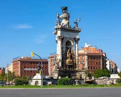 Tour tham quan các điểm nổi bật và văn hóa của Barcelona cả ngày.