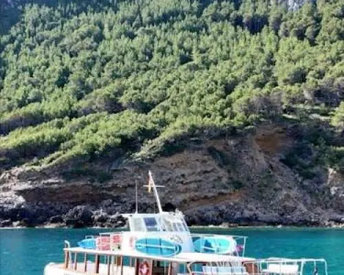 Morning boat tour in Alcudia Bay with tapas and snorkelling