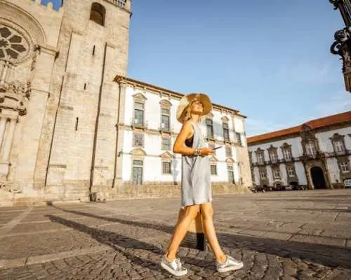 Porto tour by tuk-tuk and port wine cellar guided tour with tastings