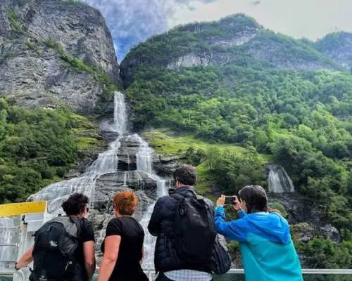 마을 방문과 함께 올레순에서 게이랑에르 피요르드 크루즈