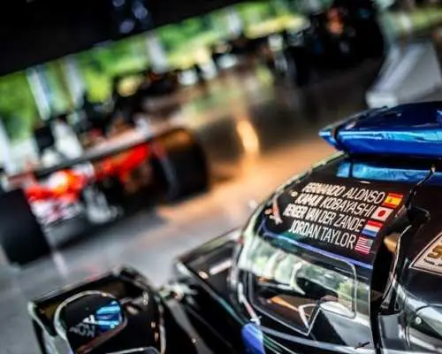 達拉拉學院悠久的歷史與車輛收藏