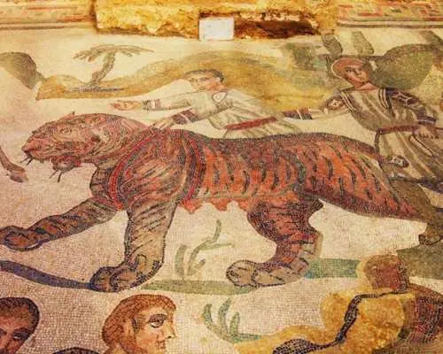Skip-the-line guided tour of Villa Romana del Casale