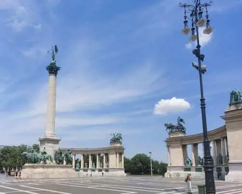 Self-guided city exploration trail in Budapest