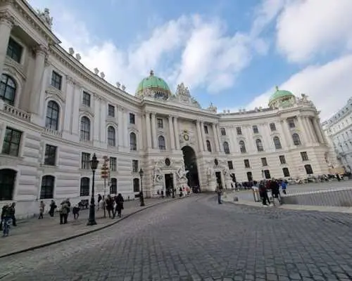 In-app audio tour of Vienna's architectural landmarks