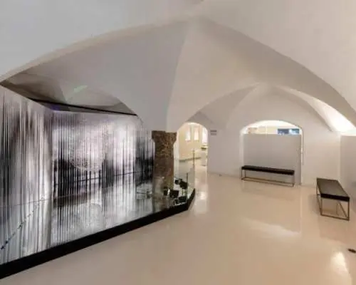 Swarovski exclusive guided tour with drink and gift in Innsbruck