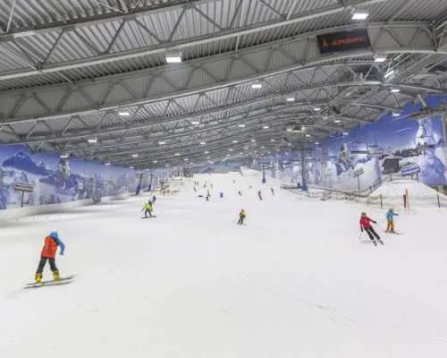 ประสบการณ์เล่นสกีในร่ม 2 ชั่วโมงที่ SnowWorld Neuss